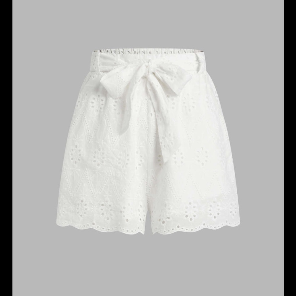 Ralph Lauren Kids
scalloped hem shorts White Embroidered Size 6X